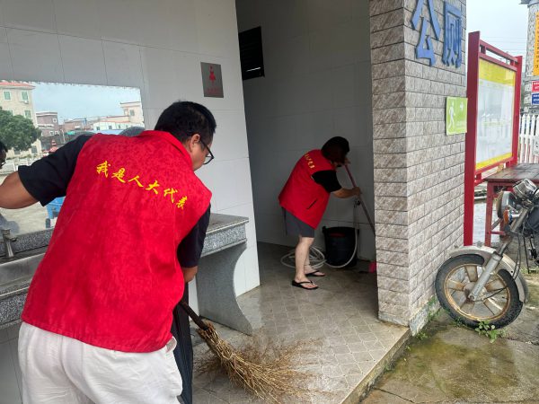 人大代表助力乡村基孔雅肯热防控