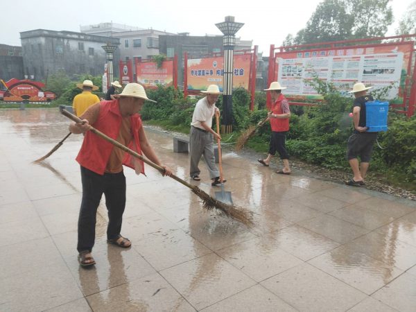 白沙村委会开展“公园景区”蚊虫防控日
