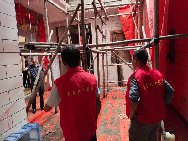 人大代表助力台风防御