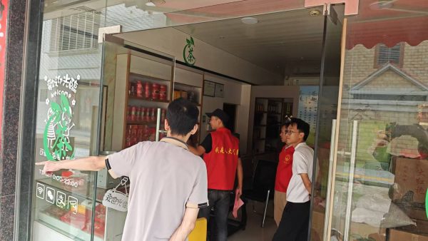 人大代表助力台风防御宣传